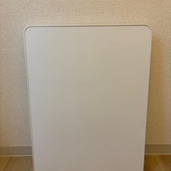折りたたみテーブルの画像