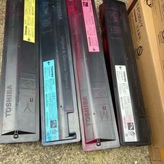 あげます 空 使用済み 4本 本体 取り外し品 残量不明 4本 計8本 ジャンクにて 東芝 TOSHIBA T-FC30J トナーの画像