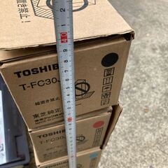 あげます 空 使用済み 4本 本体 取り外し品 残量不明 4本 計8本 ジャンクにて 東芝 TOSHIBA T-FC30J トナーの画像