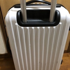 キャリーケース ホワイトの画像