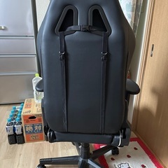 GXTRACE　ゲーミングチェア　フットレスト搭載の画像