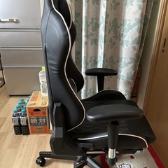 GXTRACE　ゲーミングチェア　フットレスト搭載の画像