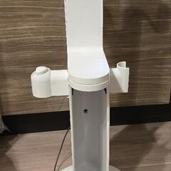 Dyson cyclone　V10 fluffy  ダイソン＆付属掃除用品付きのフロアドック 新品フィルター付きの画像