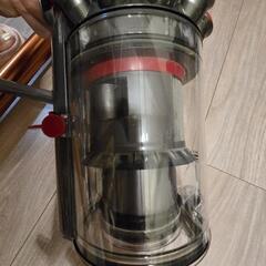 Dyson cyclone　V10 fluffy  ダイソン＆付属掃除用品付きのフロアドック 新品フィルター付きの画像