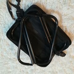折りたたみいす 小型 軽量 持ち運び コンパクト 調節可能なショルダーストラップ付き キャンプ より安定 ブラックの画像