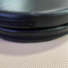 美品⭐︎合皮　座布団　クッション　2枚セットの画像