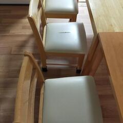 引越しの為処分  テーブルとイスの画像