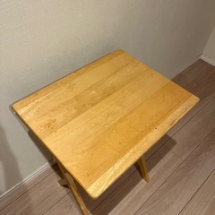 折りたたみテーブルの画像