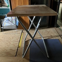 折りたたみ作業テーブルの画像