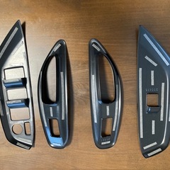 トヨタヤリスクロス　インテリアパネル　ドアスイッチ部の画像
