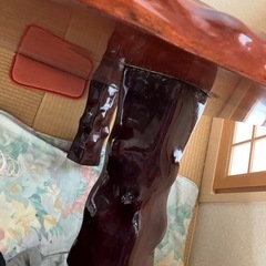 朱塗りのテーブルの画像