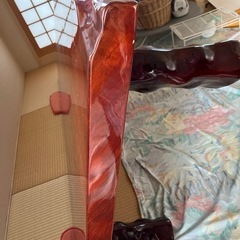 朱塗りのテーブルの画像