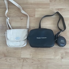 服、カバン詰め合わせの画像
