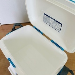 montanaクーラーボックス　モンタナ　肩ベルト付き！の画像