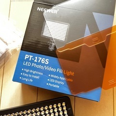 Neewer PT-176S LEDビデオライト（バッテリー付き）の画像