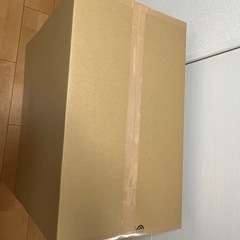 大きめのダンボールの画像
