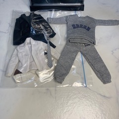 ファイセン？シームレスドール　制服２種、スウェット、ケース付きの画像