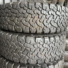 🌞LT245/65R17⭐工賃込み！ジープチェロキー、シボレートレイルブレイザー、グランドチェロキー、ジープコマンダー、エクスプローラー等に！バリ山！美品！BFGoodrich製オールテレーンタイヤ入荷しました🌞の画像