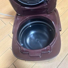 象印 NP-YT10 炊飯器 ワインレッド　2016年製　の画像