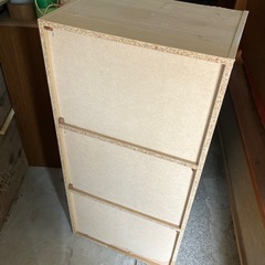 3段扉付きボックスの画像