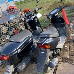 Honda and Yamahaバイク2台の画像