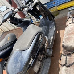 Honda and Yamahaバイク2台の画像
