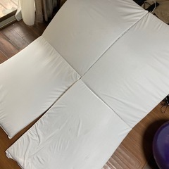 車中、キャンプ、マットの画像