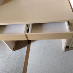 無料でお譲りします。机(椅子なし)【引取りに来ていただける方限定】※搬出はお願いします。の画像