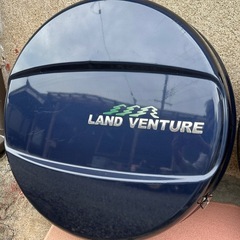 ABA-JB23W スズキ　ジムニー　ランドベンチャー LAND VENTURE から取り外しました　背面タイヤカバー  ハードタイプ　です。【ご不要な自動車部品その他何でも色々なものと交換させていただくことも可能ですので、お気軽にお問い合わせください】の画像