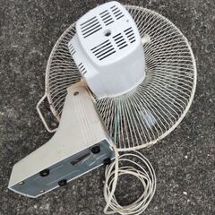 壁掛け扇風機の画像