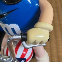 m&m'sのチョコレートディスペンサー。の画像