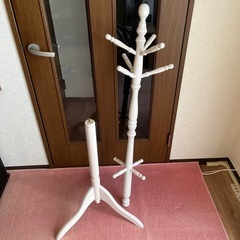 木製ハンガーラックの画像