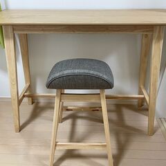 ニトリのカウンターテーブルとカウンターチェアのセット