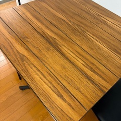 ダイニングテーブルの画像