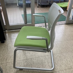 【ジモティー割引で最大15％OFF⭐️】 　アイリスチトセ チェアの画像