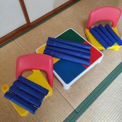 子供用テーブル　（レゴカラー？）の画像