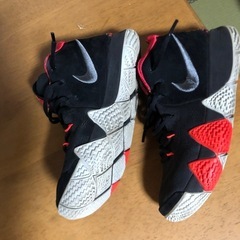 Nike Kyrie 4の画像