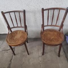 木製の椅子の画像