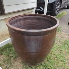 茶色 円筒形 水鉢  陶器  水瓶

の画像
