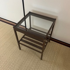 ikea ベッドサイドテーブルの画像