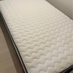 値下げしました🙆‍♀️LOWYA 木目調ローベッド＋ポケットコイルマットレスセット（セミダブル・シャビーナチュラル）の画像