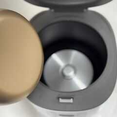 J2024 【リユースのサカイ柏店】HOOMEMATE　ホームメイト　3合炊きマイコン炊飯ジャー　RM-204H WH　ホワイト　3合炊き　 2022年製　クリーニング済みの画像