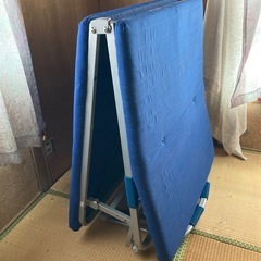 折りたたみベッドの画像