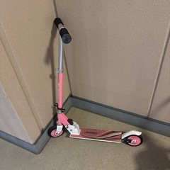 ストライダー　キックボードの画像