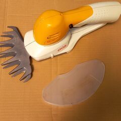 芝刈り充電式バリカンの画像