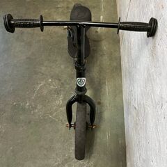 【STRIDER】ストライダー12 日本正規品 ブラック キッズ用品 ランニングバイク キッズ自転車 ペダルなし自転車 バランスバイク Y2044の画像