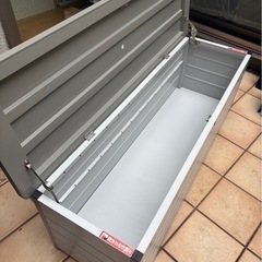 ベンチストッカー 収納ボックス 屋外 収納 幅155cm 天板耐荷重100kg MS2-1500 マルチストッカー 物置 スチール収納庫 屋外収納庫 灯油缶本収納 おしゃれ 山善の画像