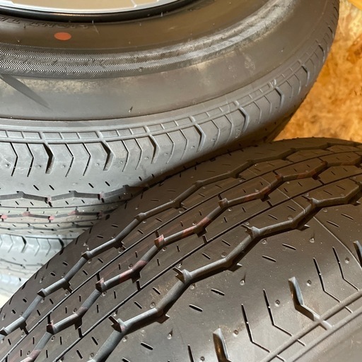 ハイエース　タイヤ　新車外し　4本セット