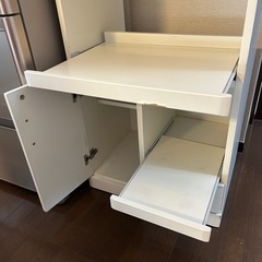 キッチン収納棚の画像