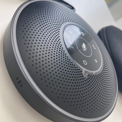 Emeet スマートスピーカー 本体とケースの画像